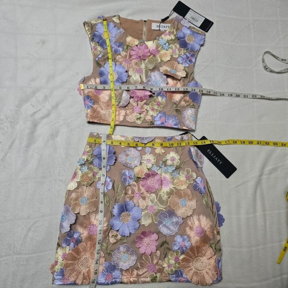 Designer Elliat 2 Piece Pastel Floral Avalynn Mini Skirt & Crop Top Set XS - Picture 6 of 11